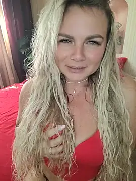 Snapshot of candy_queeen chatting on 08.05.26 candy queeen online show from 08.05.26