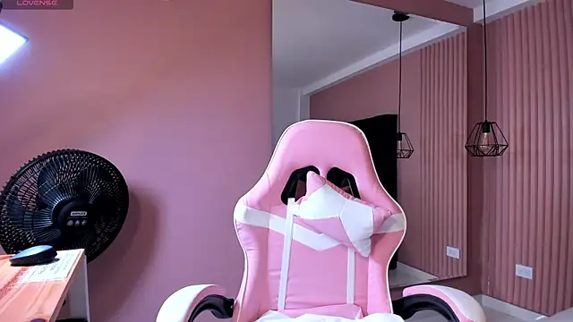 dulce santamaria online show from 12.12.24