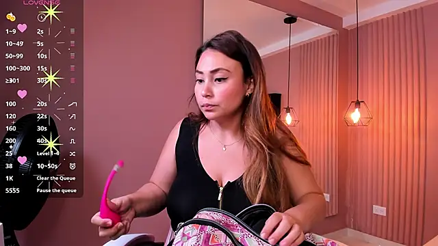 dulce santamaria online show from 12.19.24