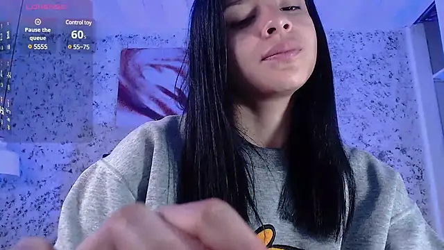 Snapshot of Zoee_babygirl chatting on 01.05.25 Zoee babygirl online show from 01.05.25
