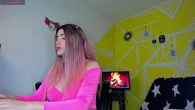 Nikolle Rouss online show from 01.11.26