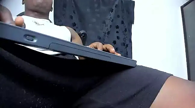 Snapshot of brant_garciabbc chatting on 02.25.25 brant garciabbc online show from 02.25.25