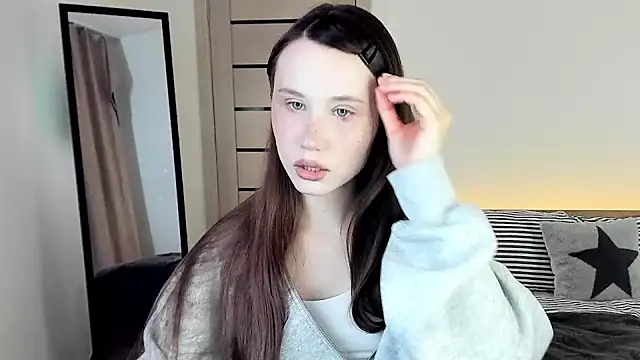 Stella Sunny online show from 03.05.26