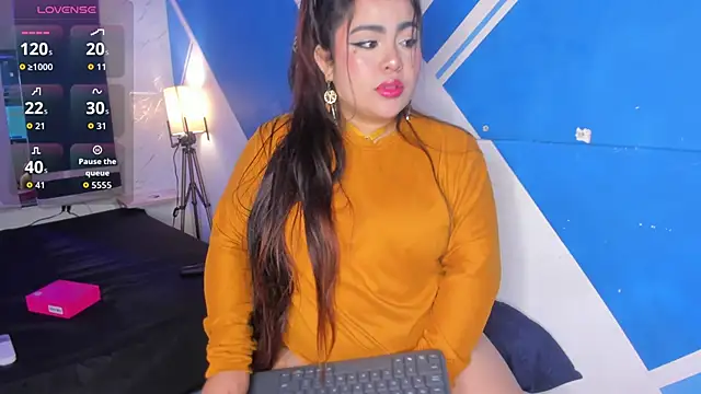 Snapshot of SamanthaFerrer_ chatting on 10.14.25 SamanthaFerrer online show from 10.14.25