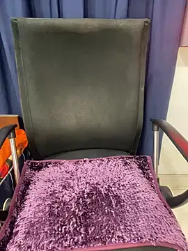 Snapshot of Liyana_Babe chatting on 12.20.24 Liyana Babe online show from 12.20.24