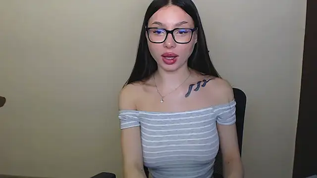 Snapshot of Cutesweetheart chatting on 01.18.25 Cutesweetheart online show from 01.18.25