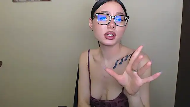 Snapshot of Cutesweetheart chatting on 01.20.25 Cutesweetheart online show from 01.20.25