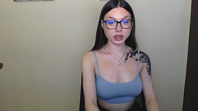 Snapshot of Cutesweetheart chatting on 02.04.25 Cutesweetheart online show from 02.04.25
