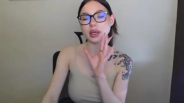 Snapshot of Cutesweetheart chatting on 02.18.25 Cutesweetheart online show from 02.18.25