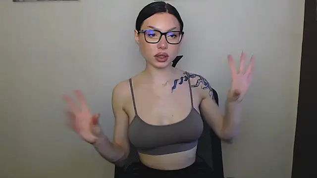 Snapshot of Cutesweetheart chatting on 03.10.25 Cutesweetheart online show from 03.10.25