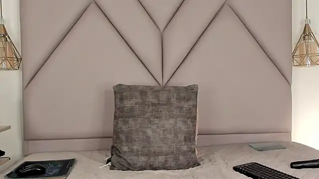 zamira 44 online show from 10.28.25