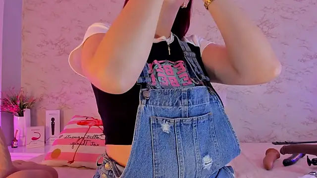 Snapshot of Hannablazze chatting on 02.13.25 Hannablazze online show from 02.13.25