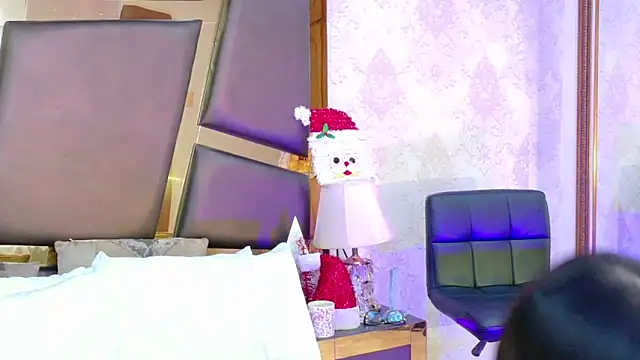 GiahDaniels online show from 12.23.25