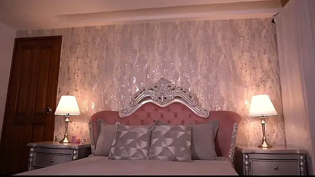 Snapshot of AngelineConnor chatting on 11.01.25 AngelineConnor online show from 11.01.25