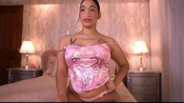 Snapshot of AngelineConnor chatting on 11.04.25 AngelineConnor online show from 11.04.25