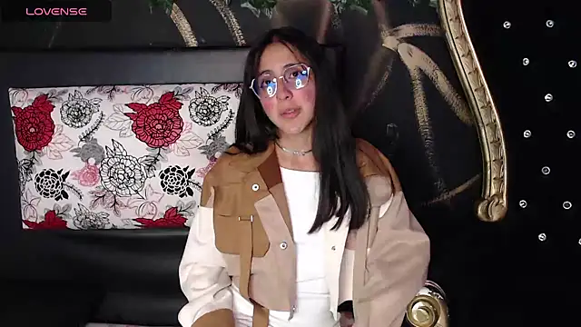 Snapshot of ling_ling24 chatting on 12.23.24 ling ling24 online show from 12.23.24