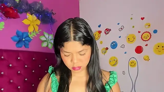 DIORA Latina online show from 12.22.24