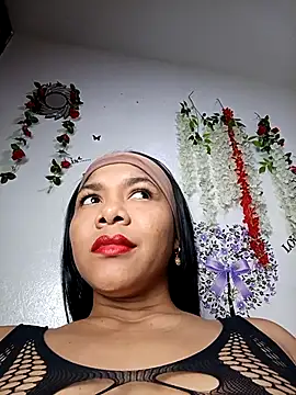 DIORA Latina online show from 10.25.25