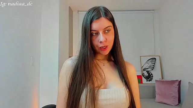 Nadiaa  online show from 01.04.25