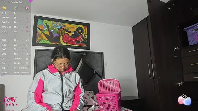 Vahiolet smith online show from 11.05.25