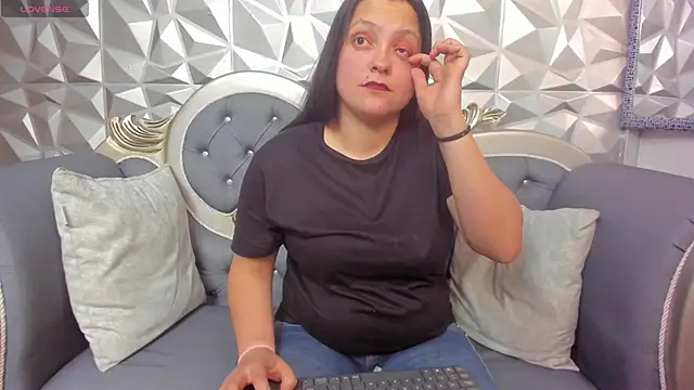 KataleyaStiward online show from 12.13.24