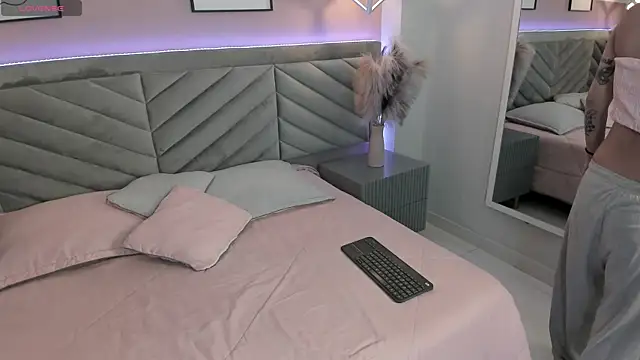 Snapshot of Ary_thompson__ chatting on 01.28.25 Ary thompson online show from 01.28.25