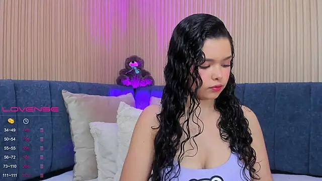 Snapshot of angeline_teen chatting on 01.18.25 angeline teen online show from 01.18.25