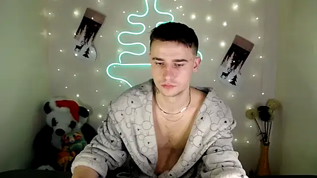 Snapshot of Mike_severi2 chatting on 12.22.24 Mike severi2 online show from 12.22.24