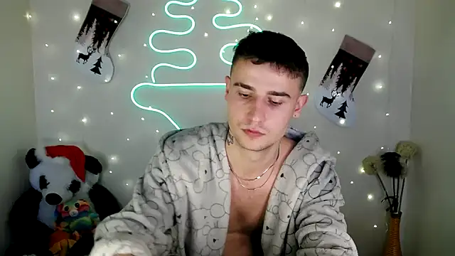 Snapshot of Mike_severi2 chatting on 12.22.24 Mike severi2 online show from 12.22.24
