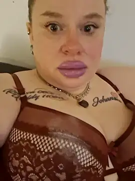 Snapshot of JohannasMishael chatting on 04.02.26 JohannasMishael online show from 04.02.26