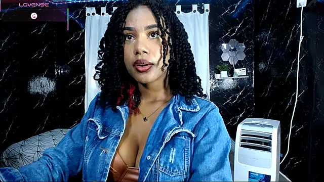 Snapshot of Hillary_queen chatting on 09.28.25 Hillary queen online show from 09.28.25
