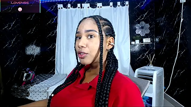 Snapshot of Hillary_queen chatting on 10.10.25 Hillary queen online show from 10.10.25