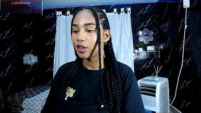 Snapshot of Hillary_queen chatting on 10.12.25 Hillary queen online show from 10.12.25