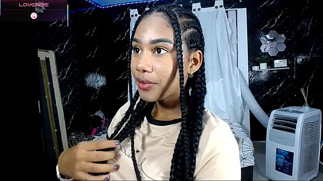 Snapshot of Hillary_queen chatting on 10.15.25 Hillary queen online show from 10.15.25