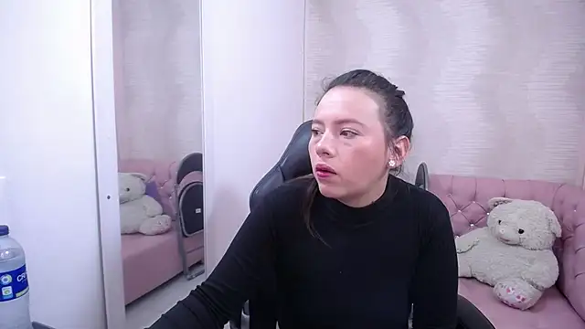 lauraguzman online show from 03.12.25