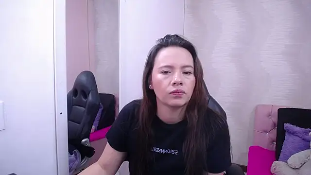 lauraguzman online show from 03.17.25