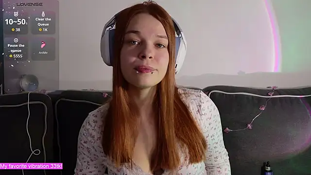 Snapshot of ValBae chatting on 11.16.25 ValBae online show from 11.16.25