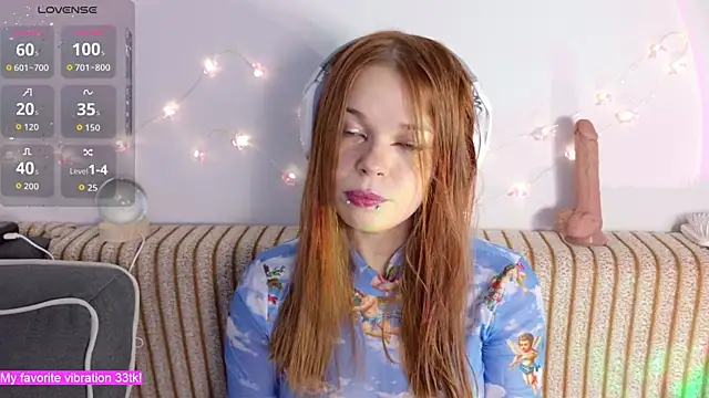 Snapshot of ValBae chatting on 11.23.25 ValBae online show from 11.23.25