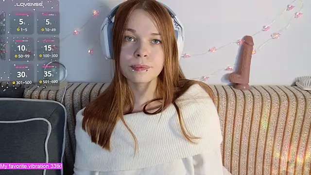 Snapshot of ValBae chatting on 11.29.25 ValBae online show from 11.29.25