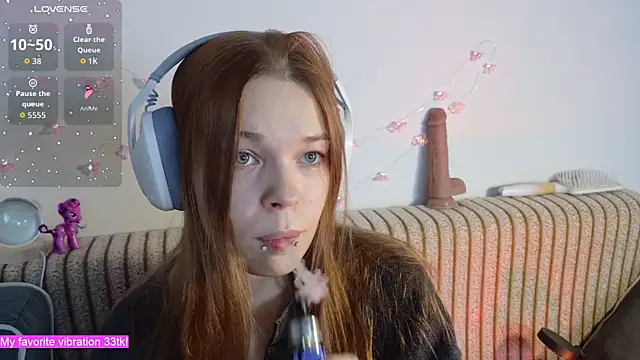 Snapshot of ValBae chatting on 11.30.25 ValBae online show from 11.30.25