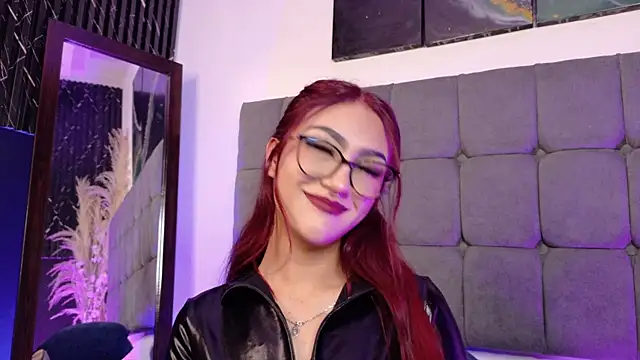 Snapshot of miluv19 chatting on 11.23.25 miluv19 online show from 11.23.25