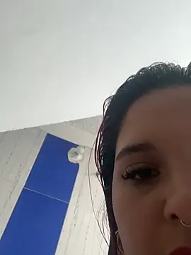 Snapshot of victoria18x chatting on 12.28.24 victoria18x online show from 12.28.24