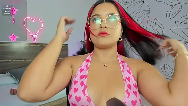 Snapshot of victoria18x chatting on 01.17.25 victoria18x online show from 01.17.25