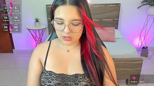 Snapshot of victoria18x chatting on 03.01.25 victoria18x online show from 03.01.25