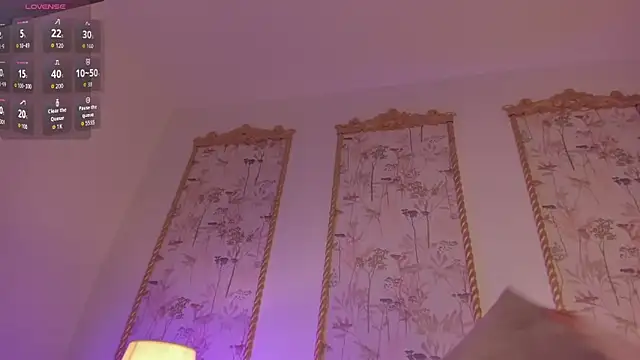 Snapshot of victoria18x chatting on 10.25.25 victoria18x online show from 10.25.25