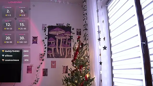 Snapshot of juliapie chatting on 12.25.24 juliapie online show from 12.25.24