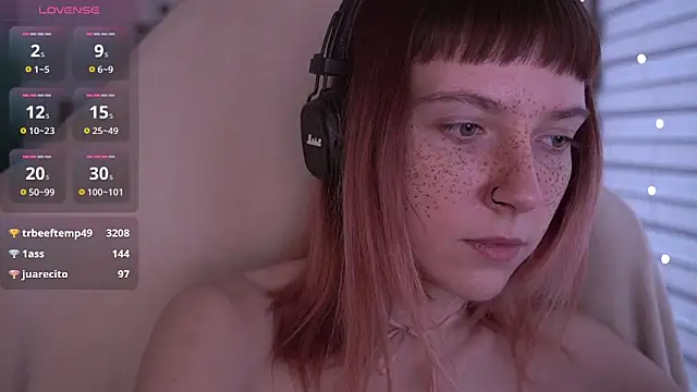 Snapshot of juliapie chatting on 02.12.25 juliapie online show from 02.12.25