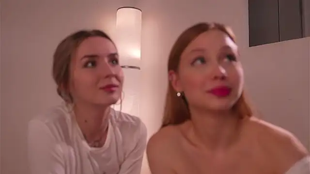 Snapshot of april_blush chatting on 03.22.25 april blush online show from 03.22.25