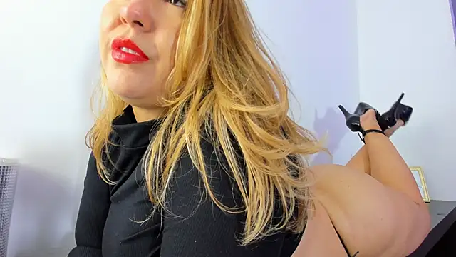 Snapshot of NathalyDaniels chatting on 02.17.25 NathalyDaniels online show from 02.17.25