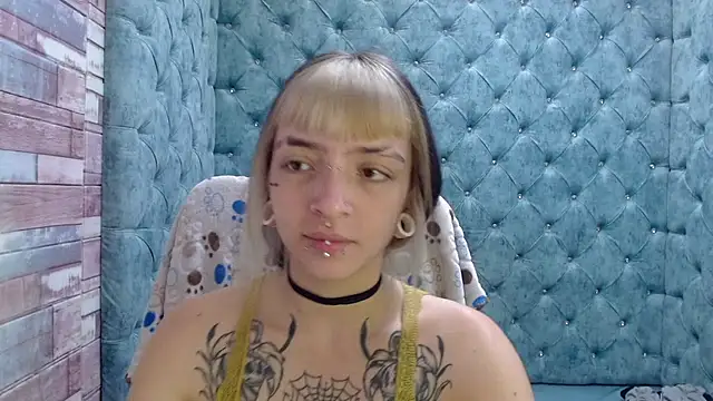 Snapshot of Samantha_Smiith chatting on 10.24.25 Samantha Smiith online show from 10.24.25